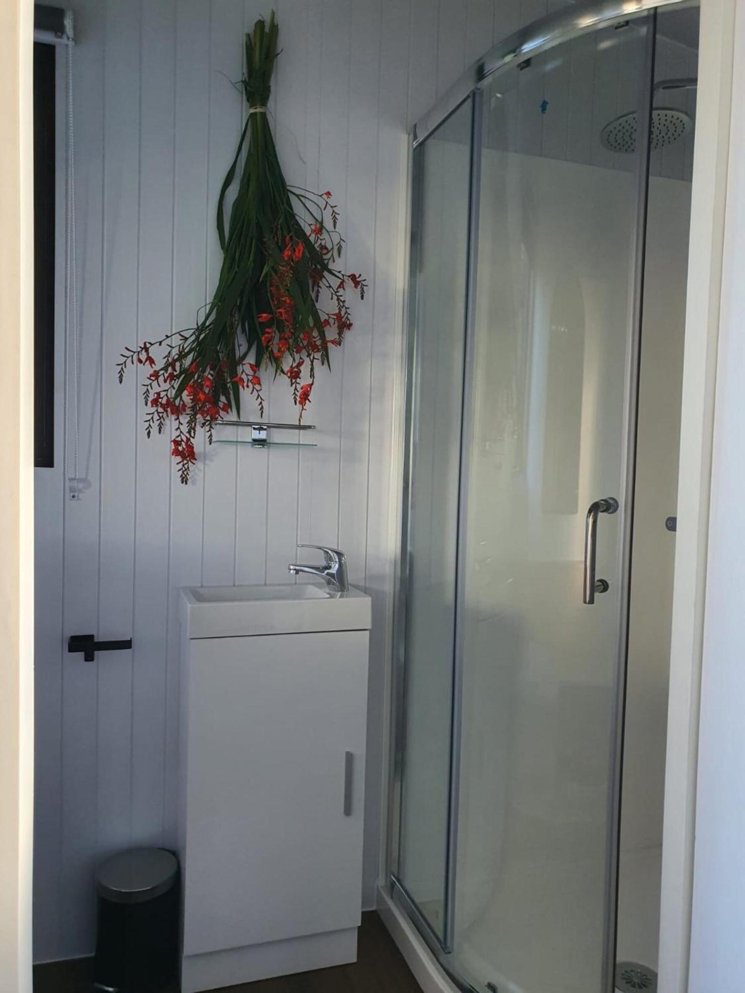 The Kauri Getaway By Tiny Away Villa Waitoki Kültér fotó
